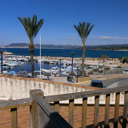 Hotel La Les Pins 2*